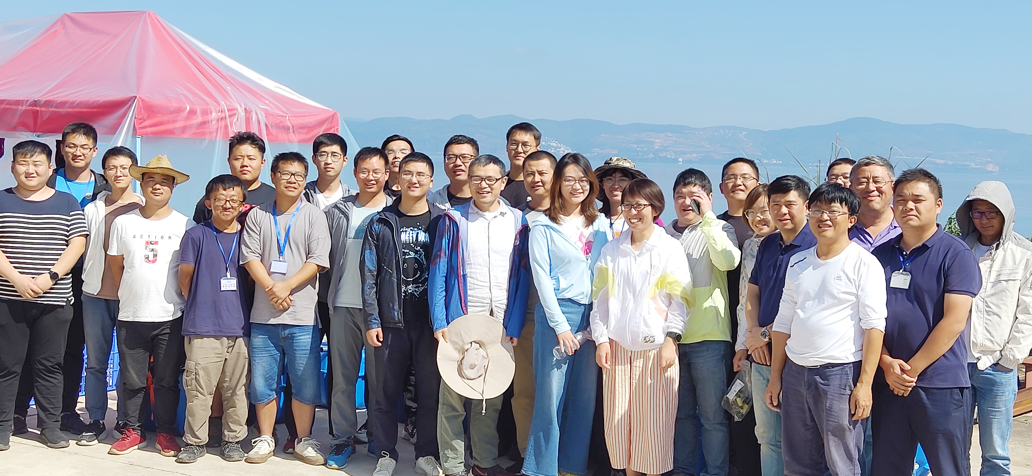 研发团队(图2) 研发团队(图2)