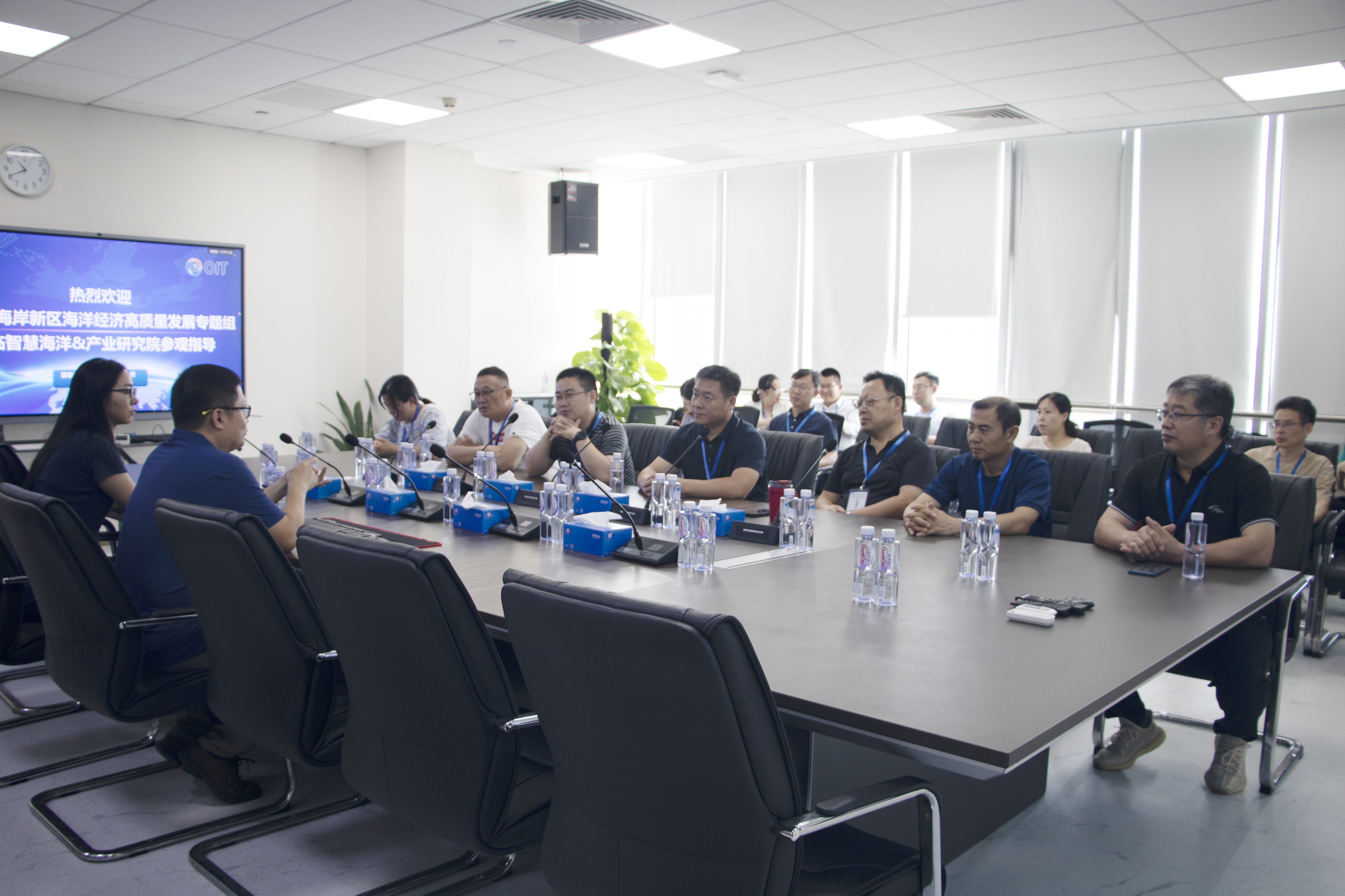 青岛市西岸新区海洋高质量发展专题组莅临智慧海洋&产业研究院参观交流(图1) 青岛市西岸新区海洋高质量发展专题组莅临智慧海洋&产业研究院参观交流(图1)