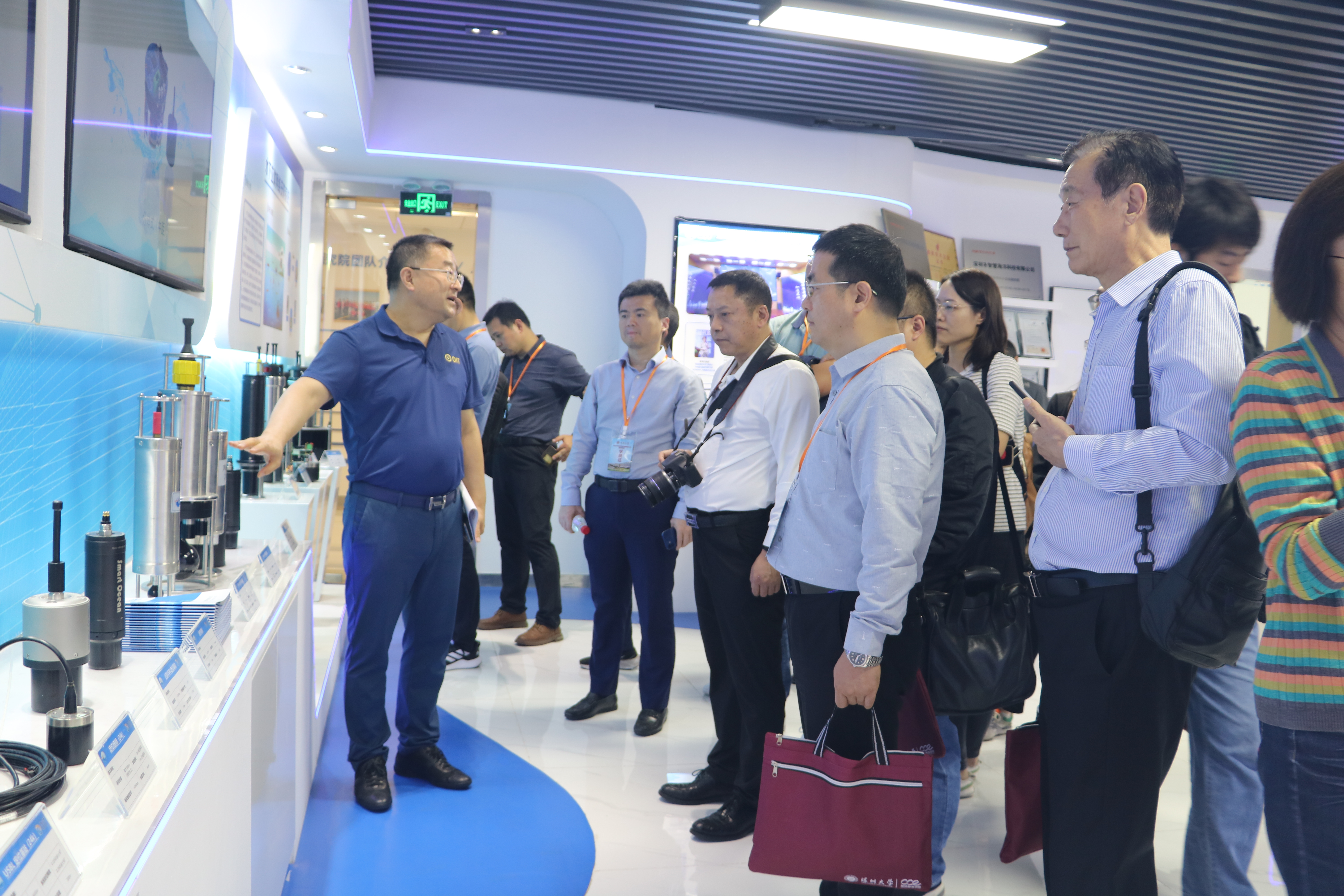 “深地深海科技创新高地打造”高级研修班莅临产业研究院参观学习(图1) “深地深海科技创新高地打造”高级研修班莅临产业研究院参观学习(图1)