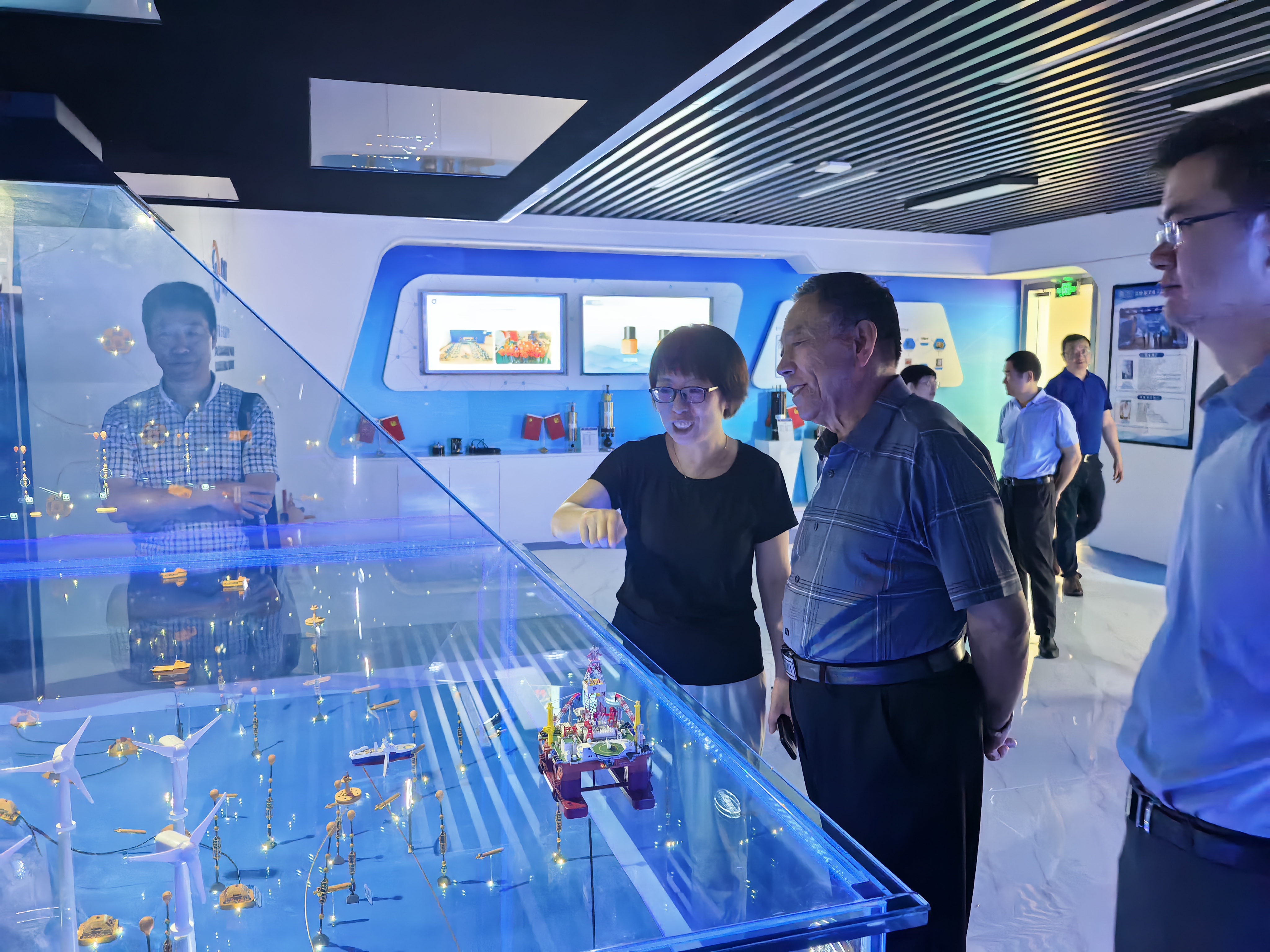 中科院沈阳自动化所封锡盛院士莅临海洋电子信息产业研究院&智慧海洋参观交流(图1) 中科院沈阳自动化所封锡盛院士莅临海洋电子信息产业研究院&智慧海洋参观交流(图1)