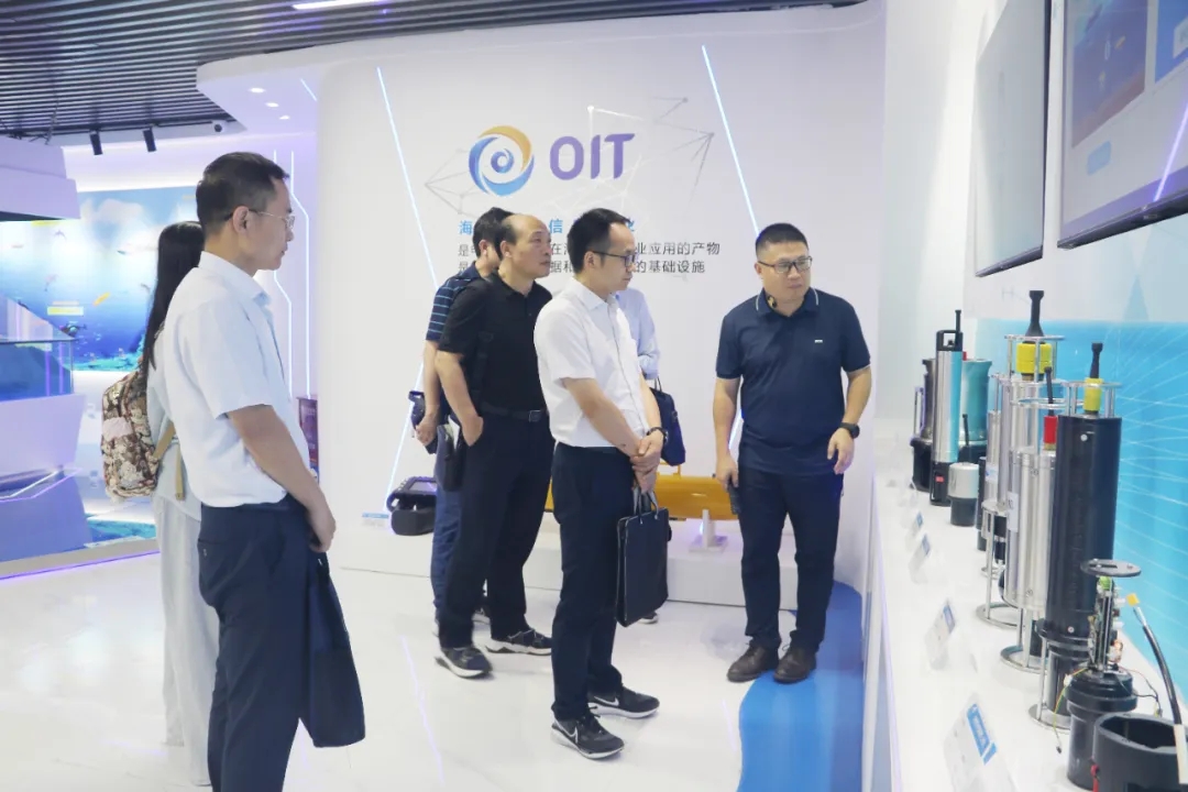 中国船舶集团第710研究所副所长柳占新领导一行莅临参观交流(图1) 中国船舶集团第710研究所副所长柳占新领导一行莅临参观交流(图1)