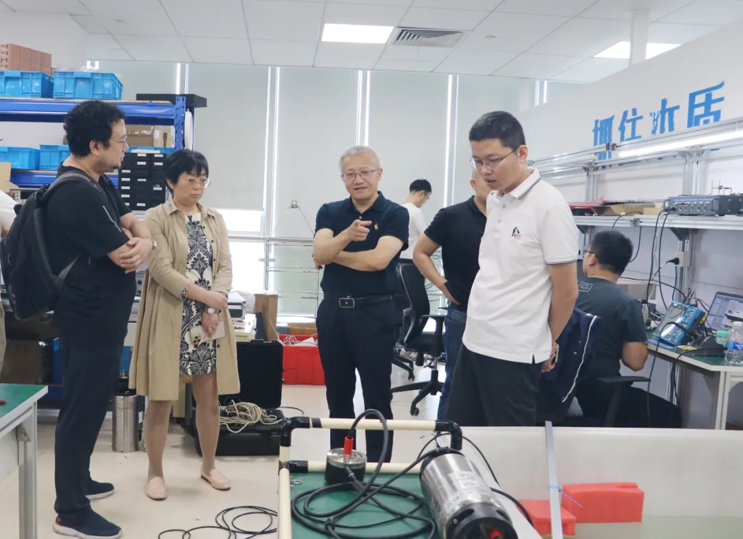 电子科技大学计算机科学与工程学院/网络安全学院院长张小松教授莅临研究院&智慧海洋参观交流(图2) 电子科技大学计算机科学与工程学院/网络安全学院院长张小松教授莅临研究院&智慧海洋参观交流(图2)