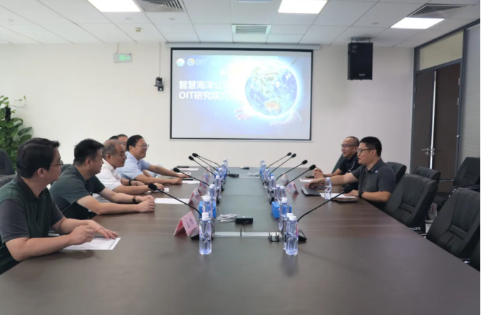 全国人大代表、湖南省人大常委会原副主任杨维刚一行参观调研深圳智慧海洋&OIT研究院(图1) 全国人大代表、湖南省人大常委会原副主任杨维刚一行参观调研深圳智慧海洋&OIT研究院(图1)