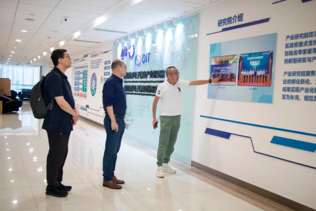 青岛市海洋发展局领导一行莅临智慧海洋&OIT研究院考察交流(图1) 青岛市海洋发展局领导一行莅临智慧海洋&OIT研究院考察交流(图1)